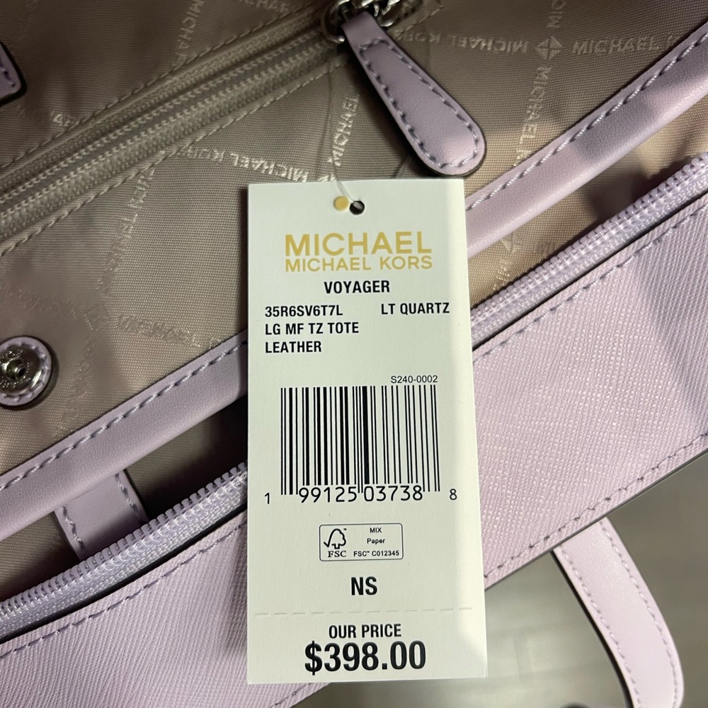 MICHAEL KORS Voyager Large Saffiano Leather Shoulder Tote Bag
Light Quartz 
NWT - Picture 14 of 16